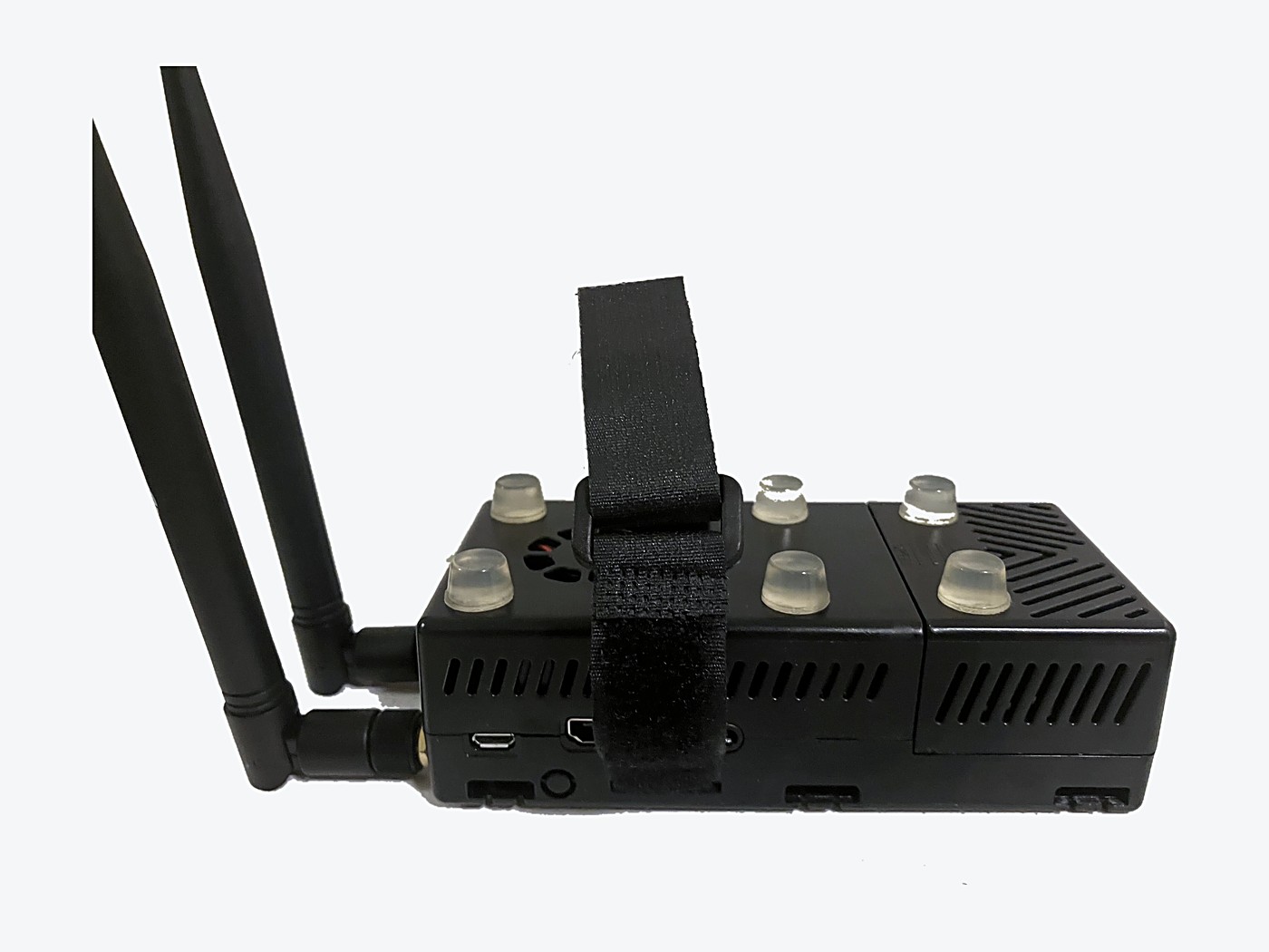 The club's home built Stratux receiver: a small black case with two aerials and a velcro strap